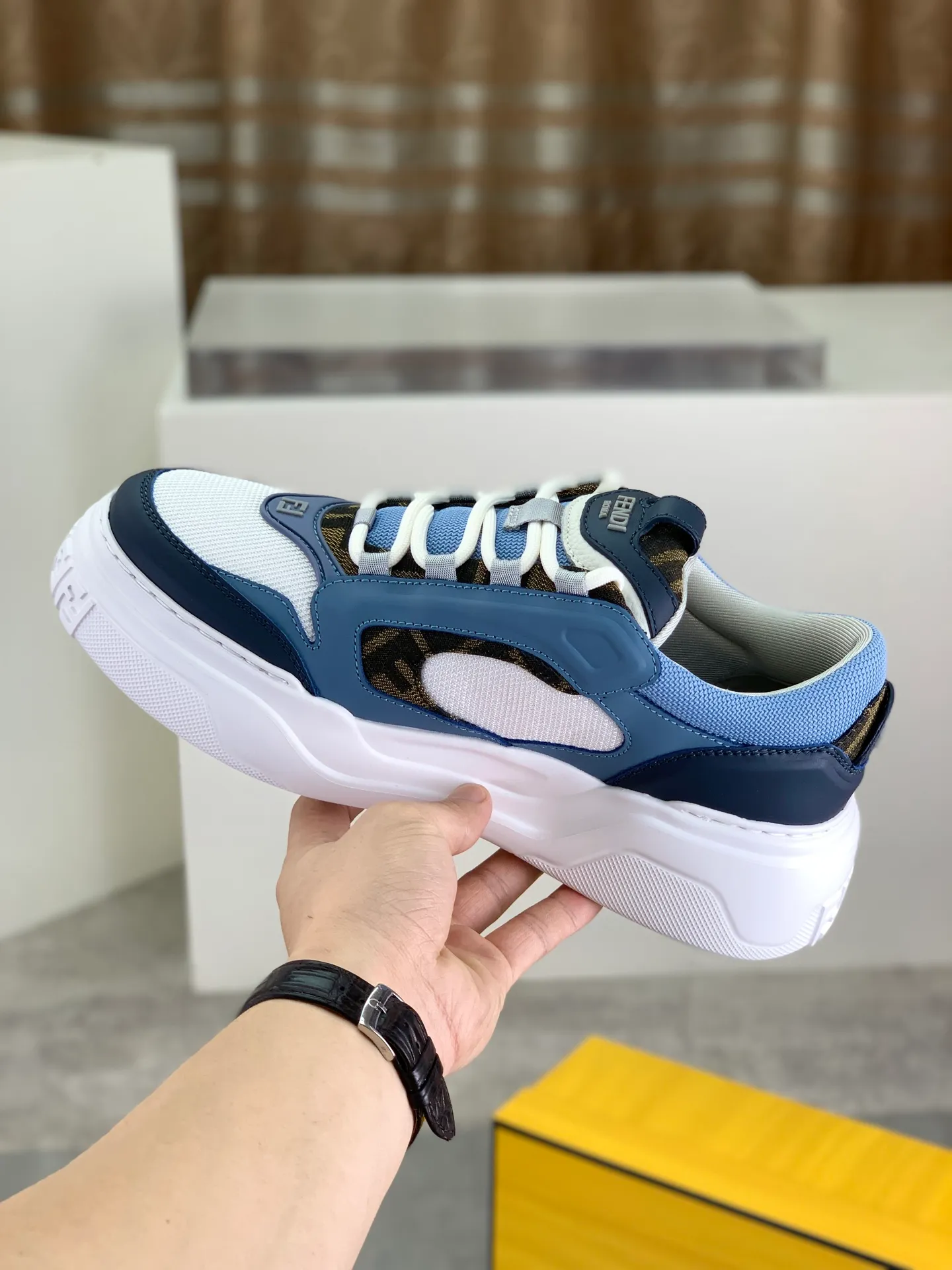 Men's Men's Shoes 💰P740 New Style 💰💎💎💎Summer Hot Style [FENDI Fendi] Top Version 🆕New slip-on sneakers, wavy soles engraved with original words. Embossed Fendi Flow lettering on the heel. The upper is made of high-end calfskin and breathable materials. Original lining with tone-on-tone details decorated with innovative handcrafting techniques. Ultra-light and wear-resistant TPU and IP foam soles, overall lightweight and comfortable. Size:39-44 (38 45 can be customized)
